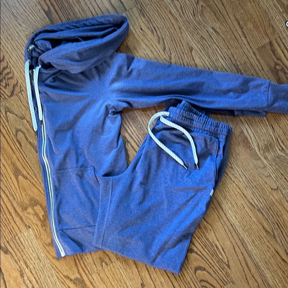 Vuori Women's Jogger Pants and Full-Zip Hoodie Set